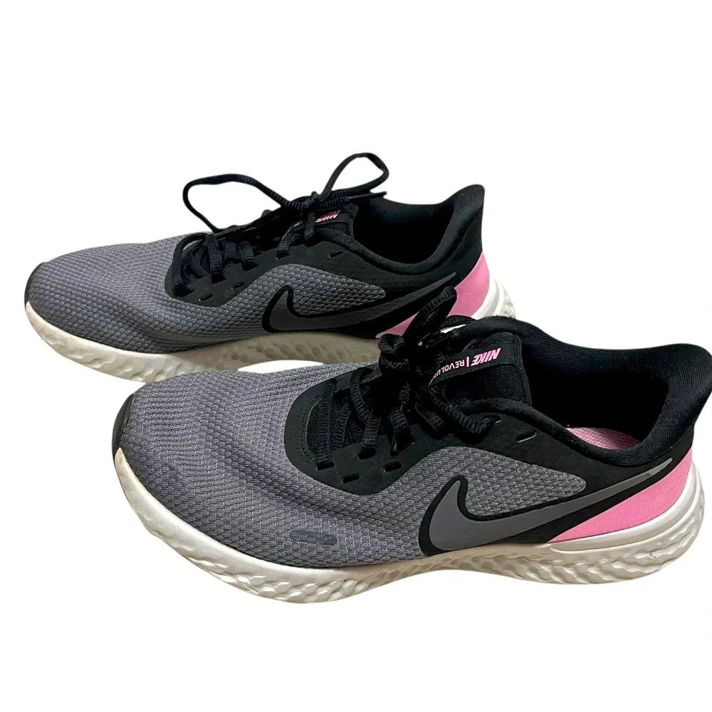 💜Nike Gray and Pink Athletic Shoes with Modern Design